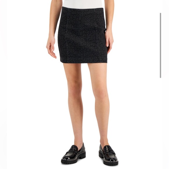 TINSELTOWN Juniors' Seamed Mini Skirt - Picture 1 of 5